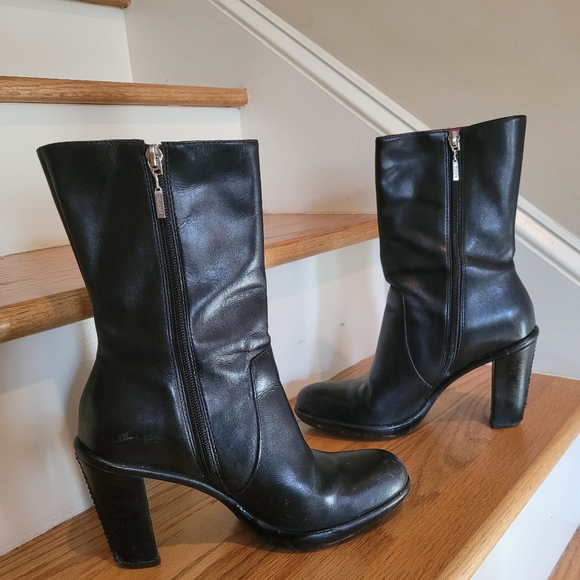 Tommy Hilfiger Women's Black Leather Boots Made in Brazil - Picture 4 of 5